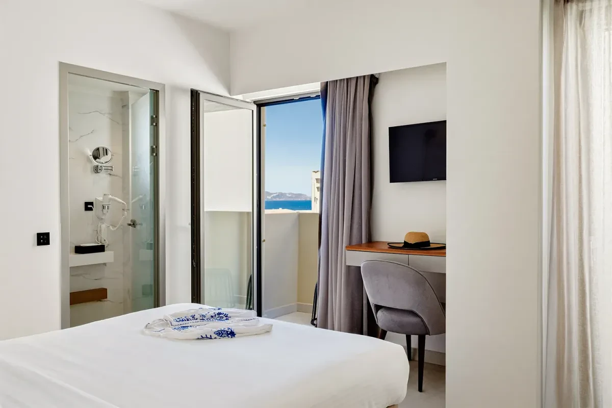 Feel the sea's breeze. Just a few minutes away.